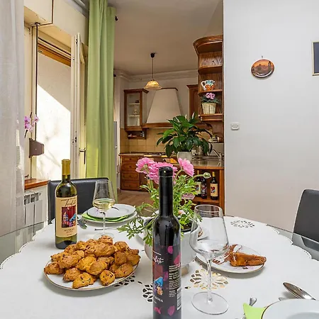 Apartment Beautiful In With Wifi Vodnjan