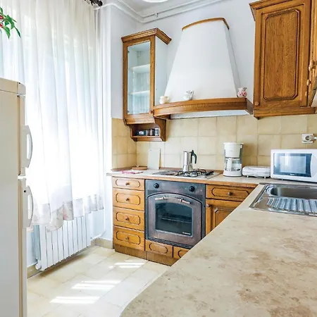 Apartment Beautiful In With Wifi Vodnjan